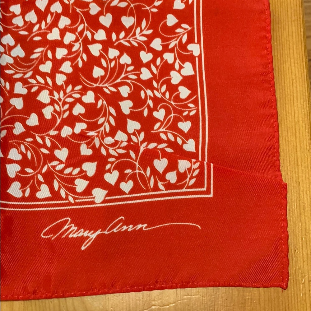 Vintage Hallmark signed Mary Ann, Red and White Floral Scarf, made in Japan - Picture 6 of 11
